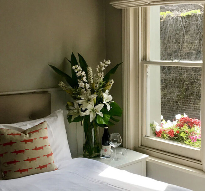 Bedroom @ the Fox & Grapes